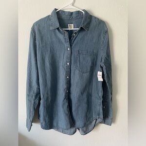 GAP Women’s Casual Blue Denim Button Down Shirt